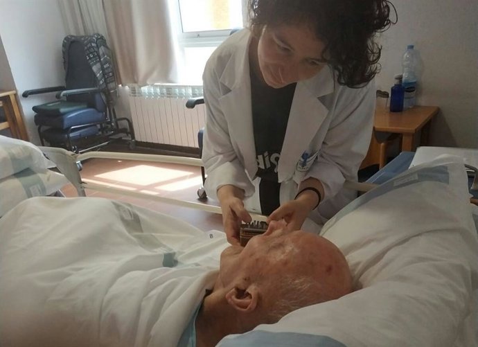 Un programa de musicoterapia logra beneficios físicos y emocionales en usuarios de una residencia de mayores de Teruel