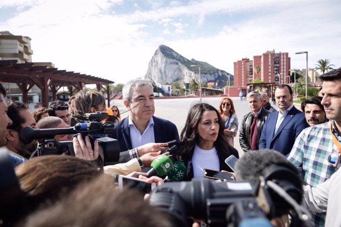 Cádiz.- Arrimadas aboga por un proyecto para La Línea tras el Brexit que "no solo mire a Gibraltar"