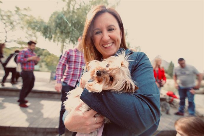 MARÍA JOSÉ CATALÁ SE COMPROMETE A CONSTRUIR UN NUEVO REFUGIO DE ANIMALES Y A QUE SE REMODELE CON URGENCIA EL DE BENIMME