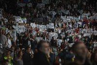Unas 5.000 personas arropan a Carmena y Errejón en el Madrid Arena: "Somos el lobby de los cualquiera"