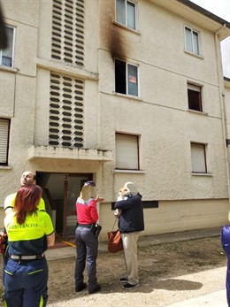 Sucesos.- Rescatadas dos personas de un incendio en una vivienda de Obanos
