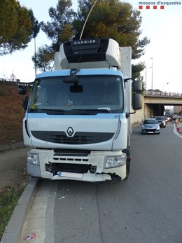 Successos.- Detingut un camioner per causar sis accidents entre Esplugues i Cornell (Barcelona)