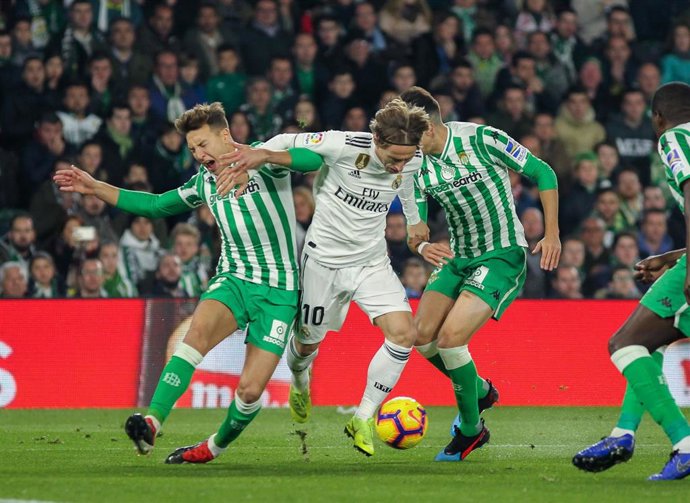 Soccer: La Liga - Betis v Real Madrid
