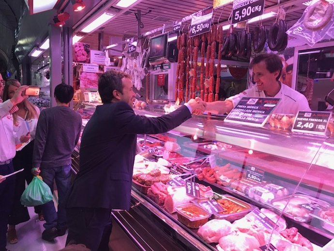 Jaén.-26M.- Millán se compromete con los comerciantes de San Francisco a "revertir el proceso de peatonalización del PP"