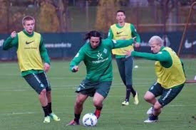 El peruano Claudio Pizarro continuará en el Werder Bremen hasta 2020