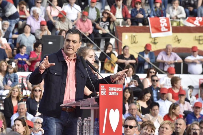 Pedro Sánchez interviene en un acto del PSOE en Calasparra, Murcia