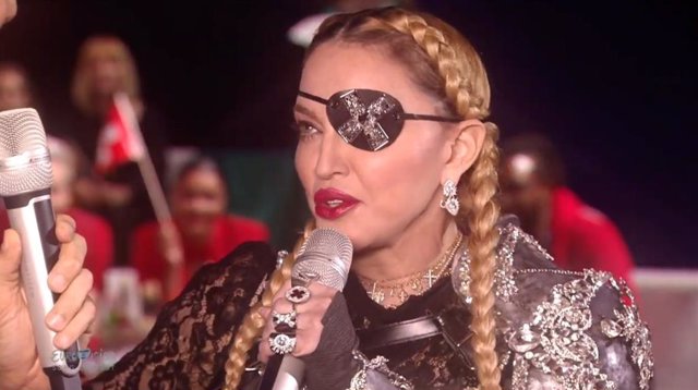 Madonna arrasa con su look pirata en Eurovisión: "¡Es el capitán Jack Sparrow!"