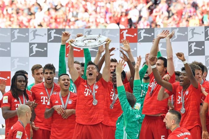 Los futbolistas del Bayern de Múnich celebran su título de campeón de la Bundesliga.