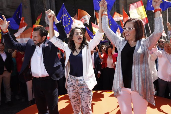 Acto de campaña de Ciudadanos con Inés Arrimadas en la Plaza del Cardenal Belluga en Murcia