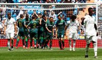 El Betis castiga el esperpento del Madrid