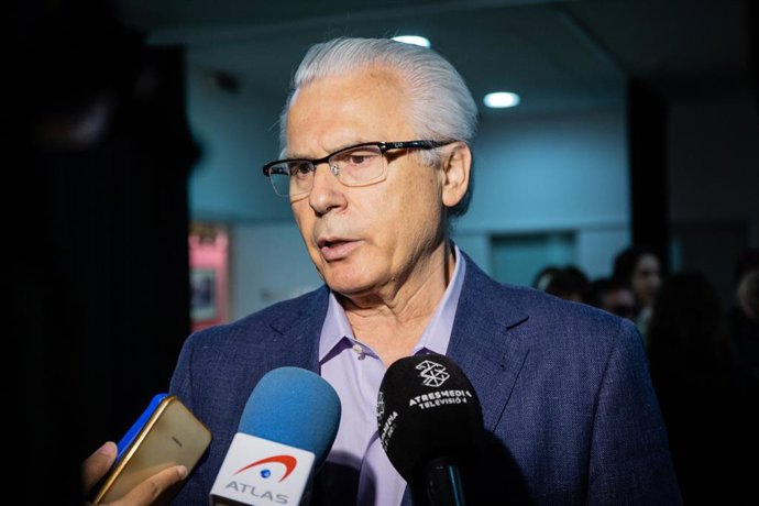 L'exjuez Baltasar Garzón es reuneix amb activistes de drets humans i socials 