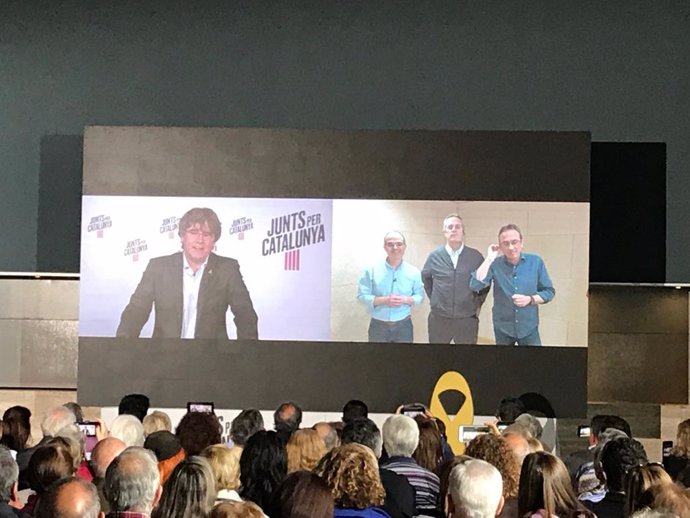 26M.- Puigdemont veu "absolutament anormal" la manera en qu els presos de JxCat van al Congrés