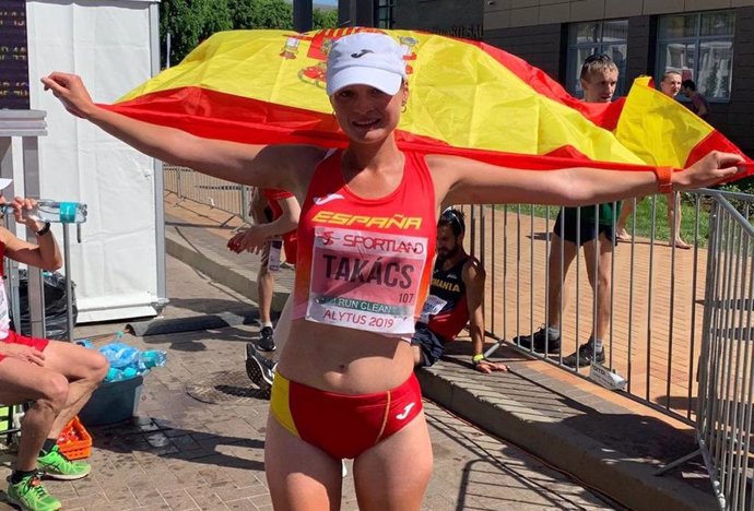 Atletismo.- Julia Takacs bate el récord de España de 50 kilómetros marcha y se cuelga la plata europea