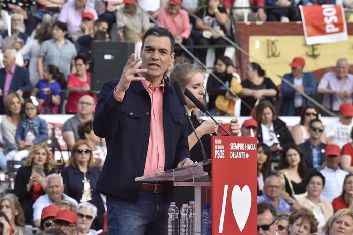 Pedro Sánchez interviene en un acto del PSOE en Calasparra, Murcia