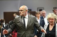 Romeva completa en siete minutos los trámites para tener acta de senador