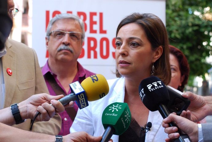 Córdoba.- 26M.- Isabel Ambrosio (PSOE) afirma que está en juego que Córdoba "siga avanzando o volver a los recortes"