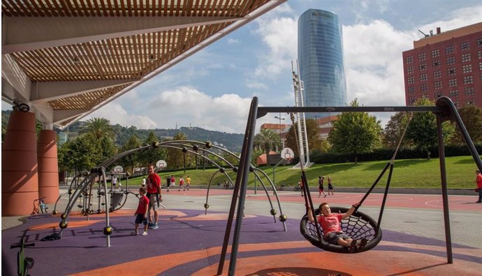 Bilbao abre la subvención al aprendizaje del euskera a padres,  monitores y otros usuarios, por 209.000 euros
