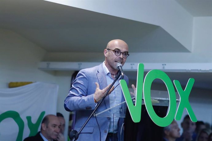 Santiago Abascal celebra un acto de la campaña electoral de Vox en Zaragoza