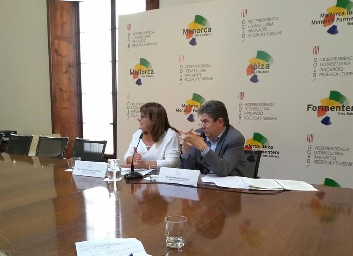 Busquets comunica el inicio del decrecimiento de plazas turísticas en Mallorca y anuncia la baja de 5.439 plazas