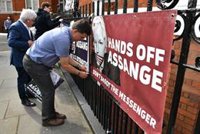 Wikileaks acusa a Ecuador de entregar las pertenencias de Assange a Estados Unidos