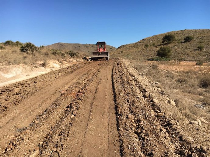 Arrancan las obras de mejora de los dos caminos principales de acceso al Parque Regional de Calblanque