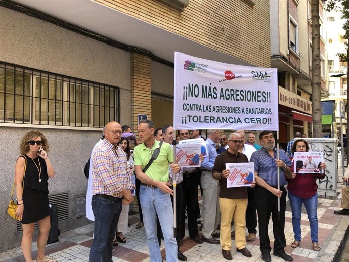 Málaga.- Médicos malagueños se concentran por una nueva agresión en un centro de salud