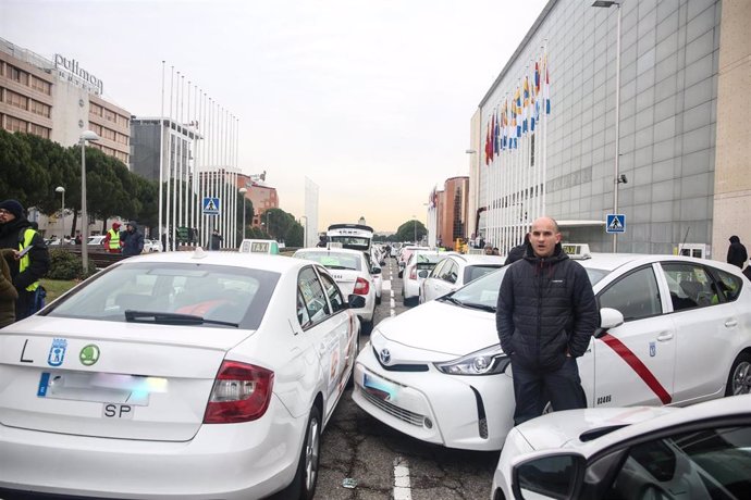 Asamblea de taxistas de Madrid en IFEMA en su segunda jornada de huelga