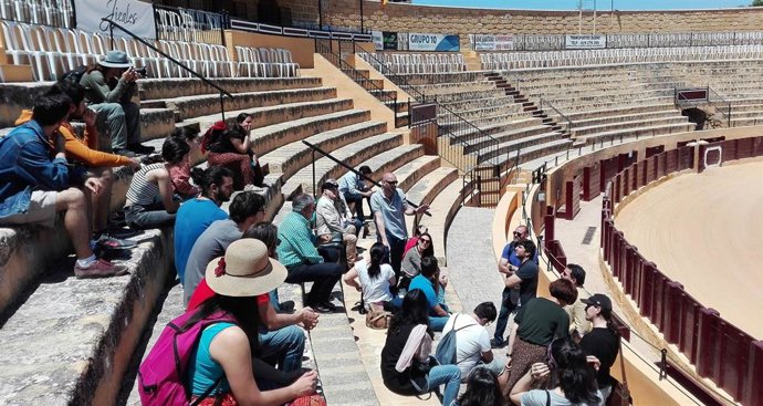 Sevilla.-Turismo.-Los participantes del congreso internacional sobre 'Juego de Tronos' conocen sus escenarios sevillanos