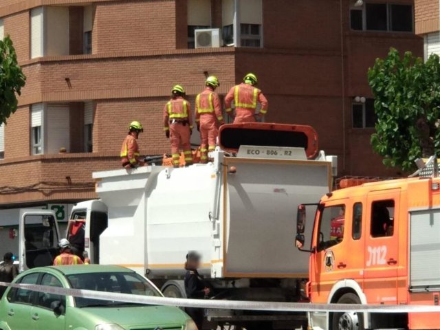 Valencia.- Sucesos.- Rescatan a un operario con el pie derecho atrapado en la prensa de un camión de residuos urbanos