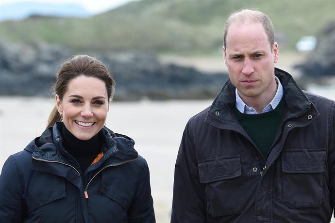 Los Duques de Cambridge comparten las fotos más íntimas y divertidas de su plan familiar
