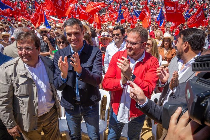 Acto del PSOE en la plaza de Toros de Mérida