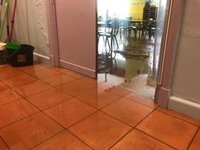 Inundaciones en los colegios Cisneros y Antonio Mendoza dejan sin clase a cientos de alumnos