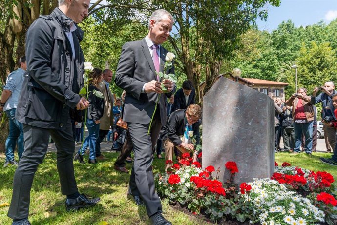 Urkullu y Rementería rinden homenaje en Galdakao (Bizkaia) a las víctimas de la Guerra Civil