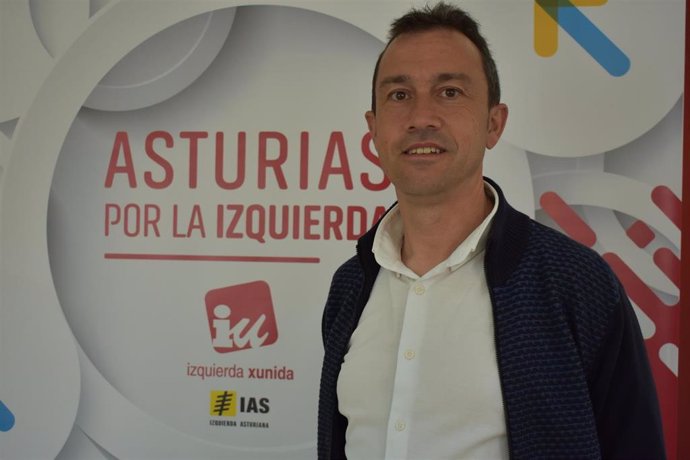 26M.- Zapico (IU) pide a Barbón (PSOE) que aclare si quiere un gobierno plural de izquierda o si se va a "anaranjar"