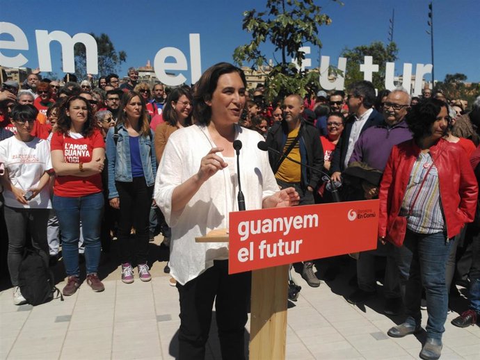 26M.- Colau reivindica su obra de gobierno y presenta el lema de campaña: 'Guanyem el futur'