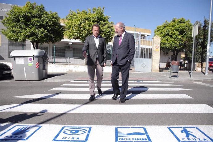 Sevilla.- Villalobos y Conde supervisan las actuaciones impulsadas en Mairena durante el mandato