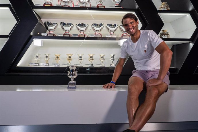 Rafa Nadal une su noveno trofeo en Roma a la colección de su Academia