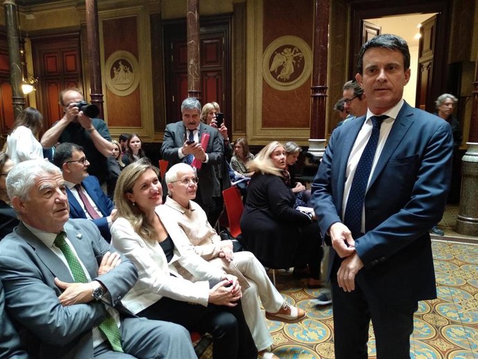 26M.- Valls: "No Puede Haber Equidistancia Entre Los Que Respetan El Estado De Derecho" Y Los Que Lo Rompen