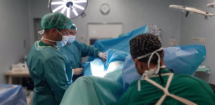 El Hospital Ceram Marbella realiza la primera cirugía de cadera en España mediante subcondroplastia