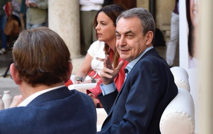 Acto de campaña del PSOE en Valencia con la presencia del presidente  en funciones de la Generalitat valenciana, Ximo Puig, y del expresidente del Gobierno José Luis Rodríguez Zapatero
