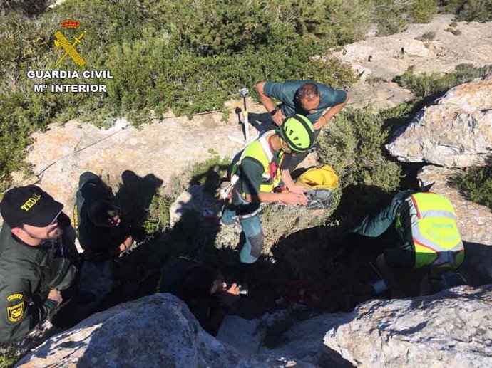 Formentera acull unes jornades prctiques sobre coordinació de rescats en coves