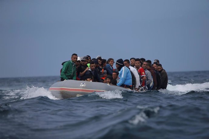 Marruecos.- La Marina marroquí detiene a 117 migrantes en tres embarcaciones en el Mediterráneo