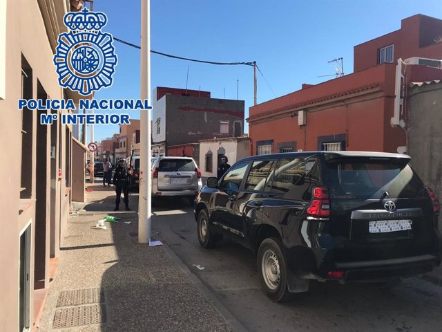 Cádiz.-Sucesos.- Más de 170 agentes realizan más de un docena de registros en una operación antidroga en La Línea