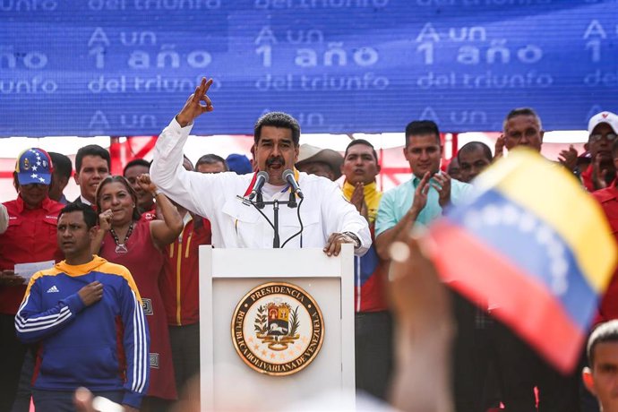 Maduro defiende la "elección soberana" a un año de su reelección en favor de la "paz y la democracia"