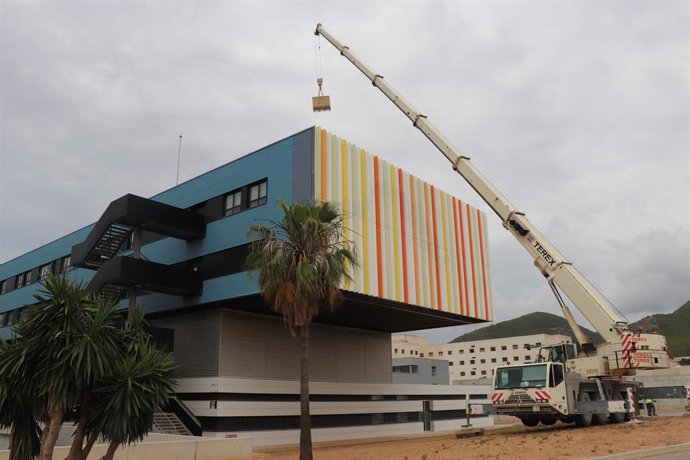 Comencen a installar panells solars a l'Hospital d'Eivissa i en dos centres de salut
