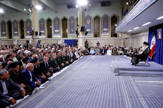 Ayatollah Ali Khamenei meets government officials in Tehran