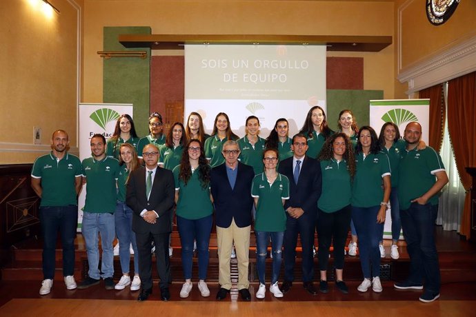 Málaga.- Unicaja.- Medel felicita al Unicaja femenino de baloncesto por su ascenso: "Ha sido un triunfo muy sacrificado"