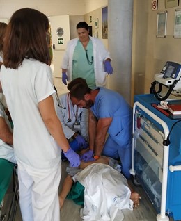 Málaga.- El Hospital de Benalmádena realiza un simulacro de parada cardiorrespiratoria en el Área de Consultas Externas