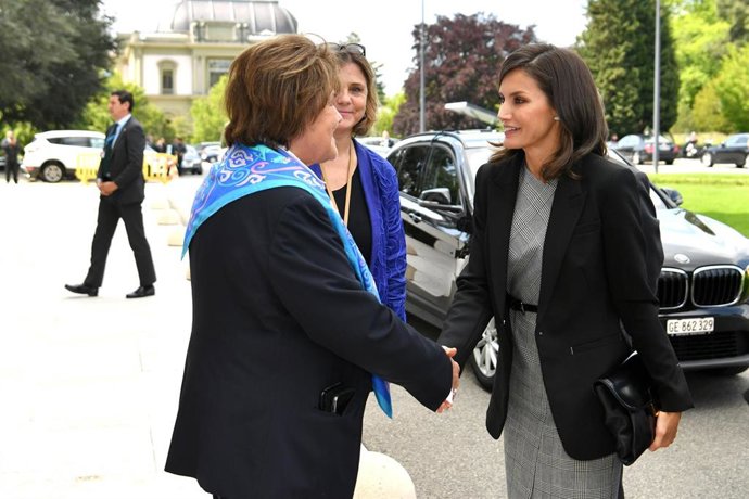La Reina Letizia se convierte en la imagen de la sobriedad en Ginebra