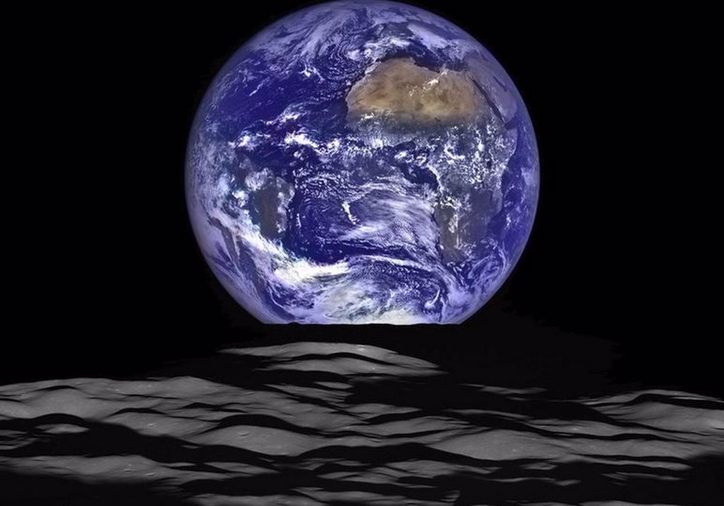 El Agua Llego A Una Tierra Seca Con La Formacion De La Luna